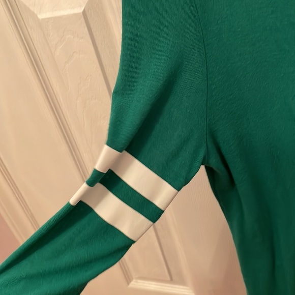 Emerald green long sleeve. - Picture 2 of 2